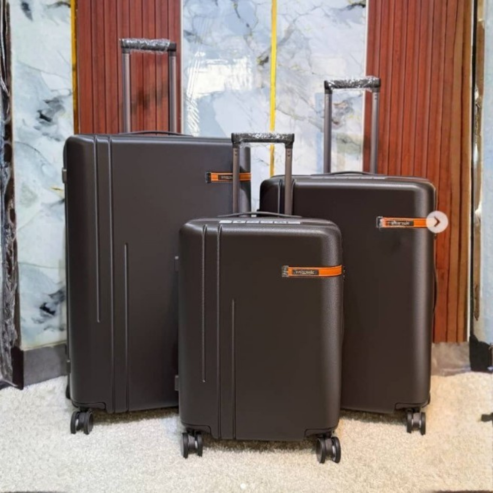 Lightweight Luggage include 3 sizes (20", 24", 28")